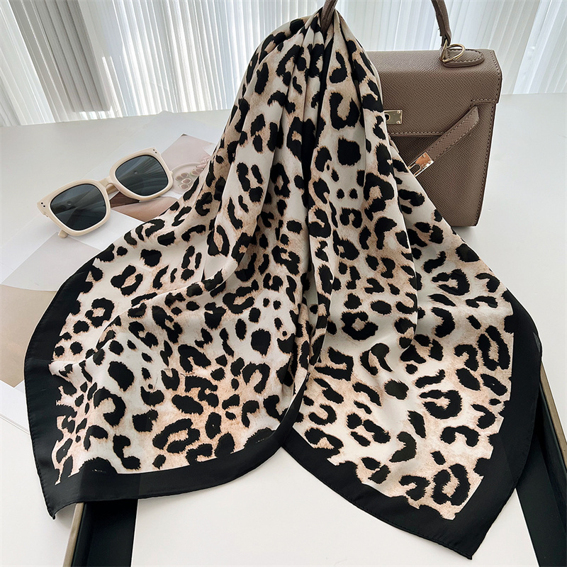 70 センチメートル正方形の高級ヒョウ柄シルクスカーフレディ - Face Scarf Mask のレビューと価格