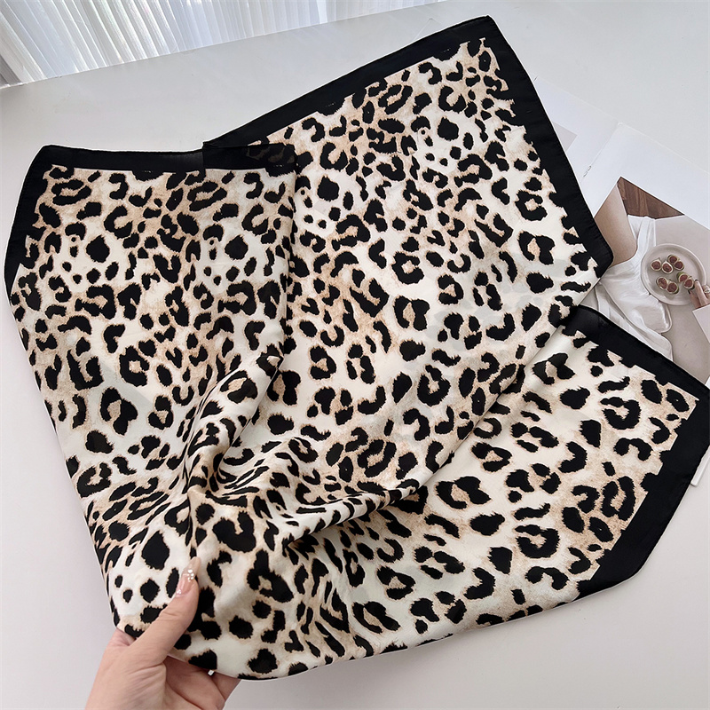 70 センチメートル正方形の高級ヒョウ柄シルクスカーフレディ - Face Scarf Mask のレビューと価格