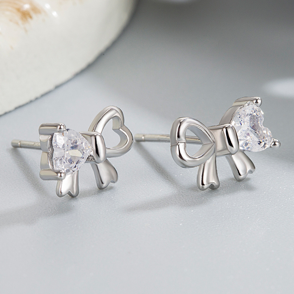 魅力的な925スターリングシルバーの絶妙なボウジルコニアイヤ - Tie Clip Silver のレビューと価格