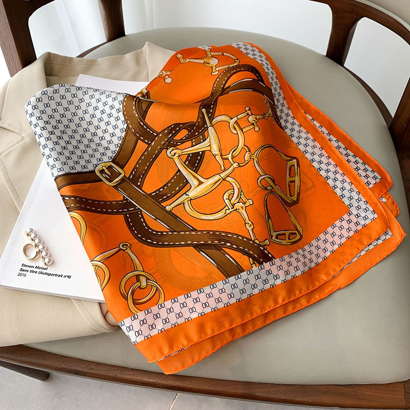 70 センチメートルチェーンプリントシルクサテンヘアスカーフ - Ascot Neck Scarf のレビューと価格