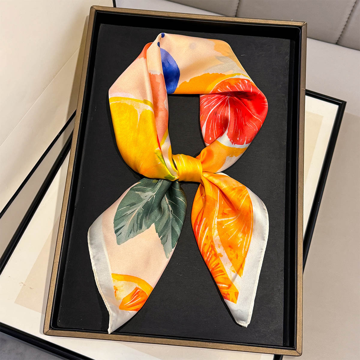 ファッションレモンフルーツパターンスクエアシルクスカーフ女性 - Ascot Neck Scarf のレビューと価格